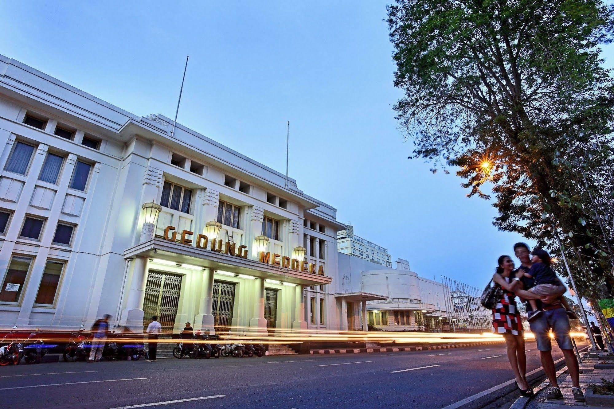 Gino Feruci Braga By Kagum Hotels Bandung Ngoại thất bức ảnh